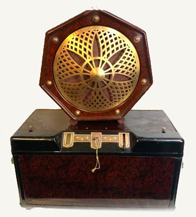Receptor Philips 2511 de caja negra con veteado, coronado por un altavoz hexagonal con rejilla dorada en forma de estrella
